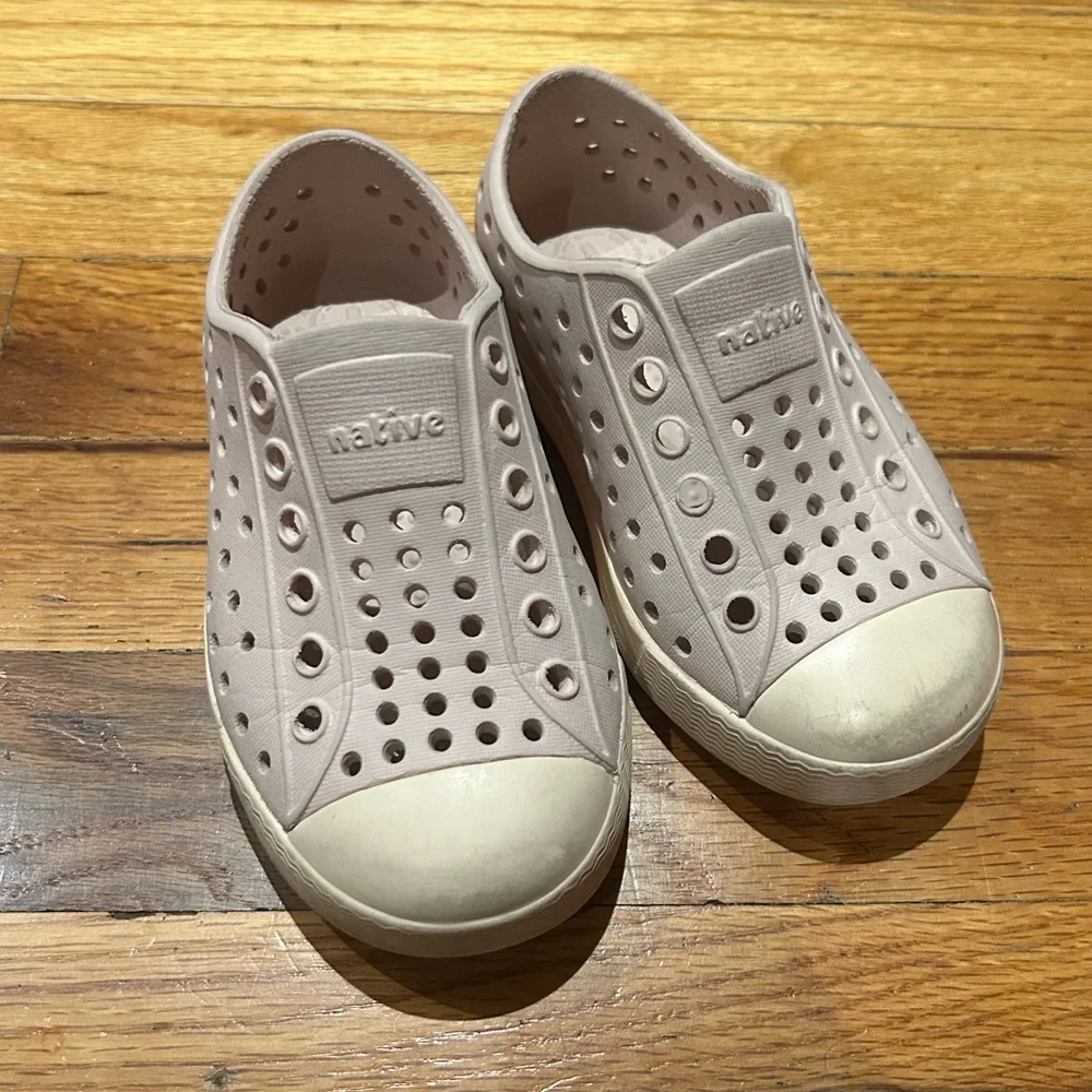 Native Kids Jefferson Shoes - Light Pink and White - Picture 2 of 5